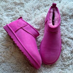 🆕 Ugg Mini Hot Pink